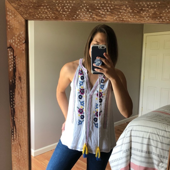Francesca's Collections Tops - Francesca’s Alya Daphne Embroidered Tassel Top
